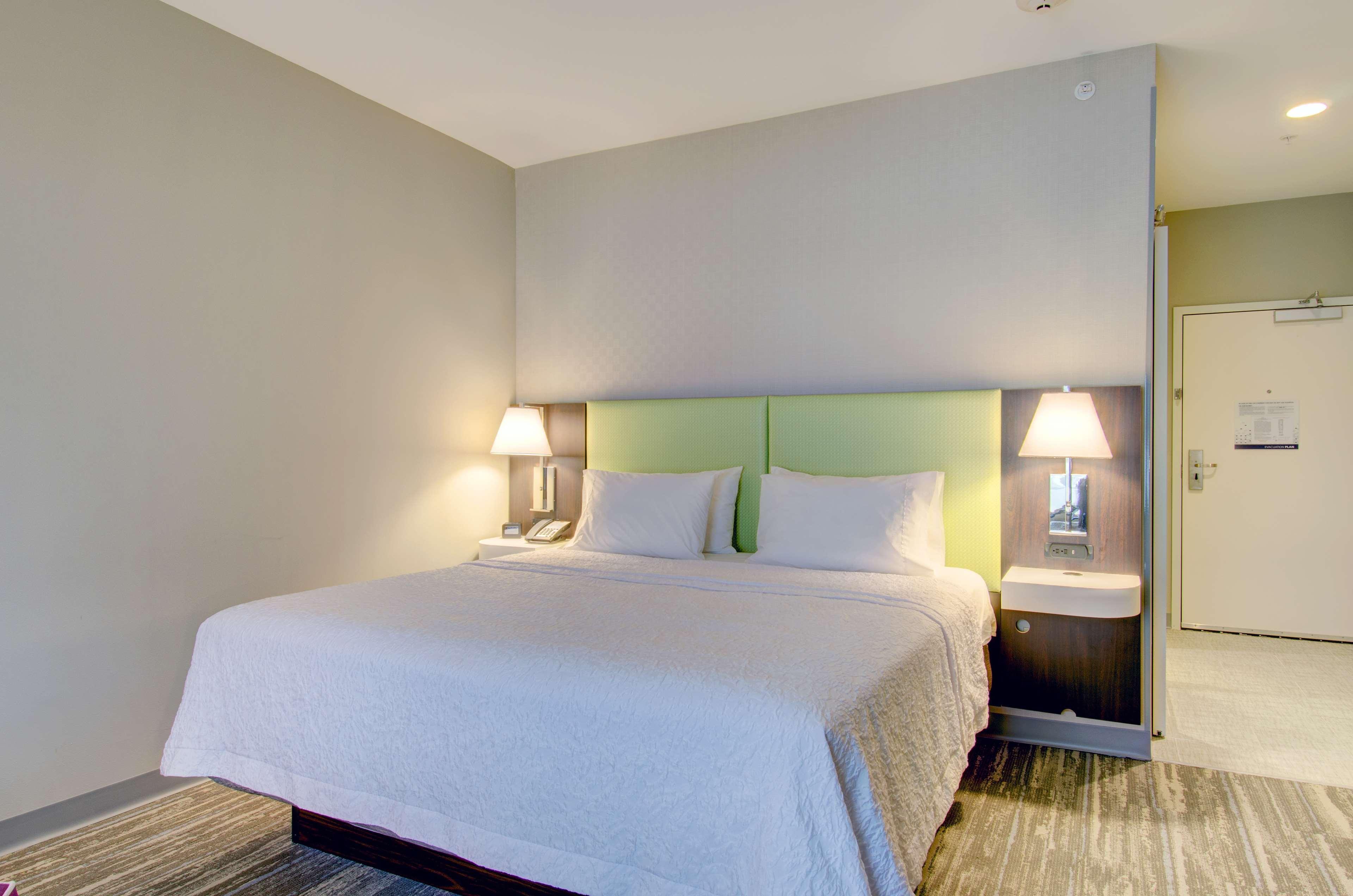 Hampton & Boston/stoughton Hotel Stoughton