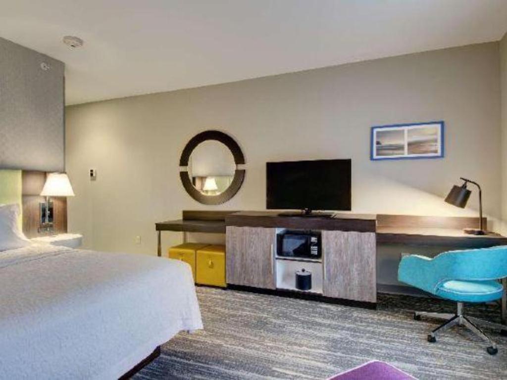 Hampton & Boston/stoughton Hotel