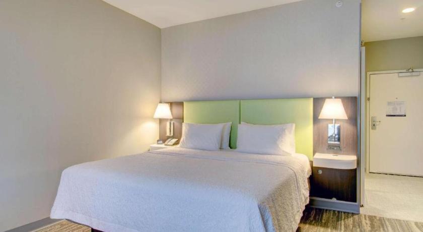 Hampton & Boston/stoughton Hotel 2*