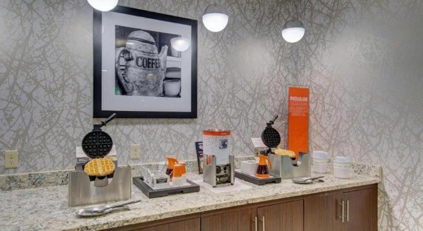 Hampton & Boston/stoughton Hotel 2*