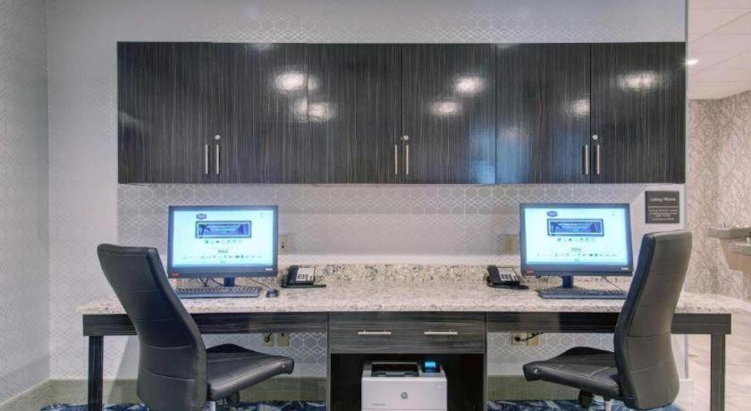 Hampton & Boston/stoughton Hotel 2*