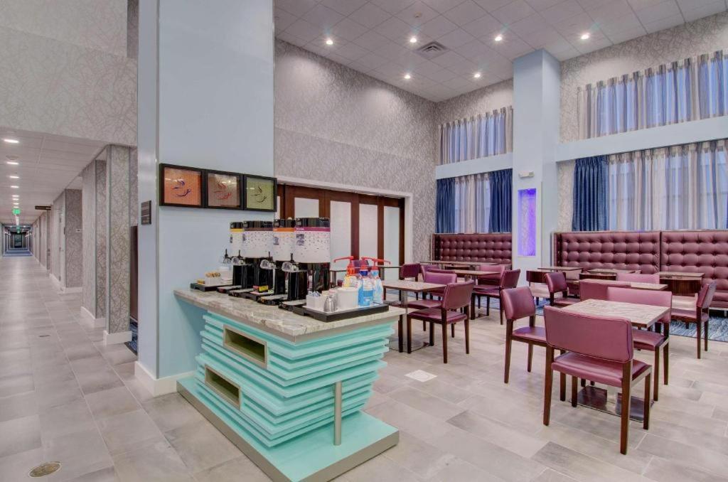 Hampton & Boston/stoughton Hotel 2*